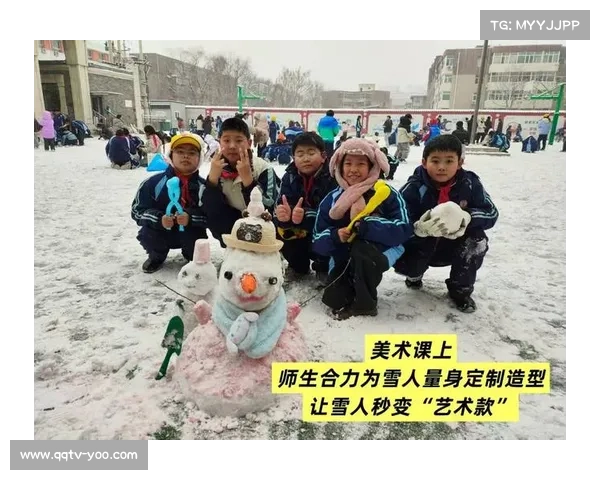 冬奥会开幕式排练现场：无人机表演组合成雪花造型